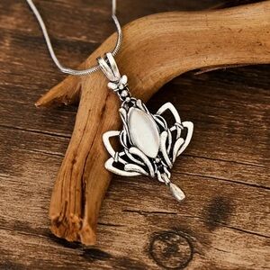 NWOT - Lotus Blossom Pendant Necklace
